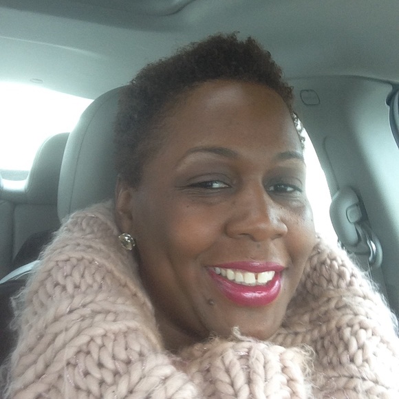 Meet your Posher, Holly - Picture 1 of 1